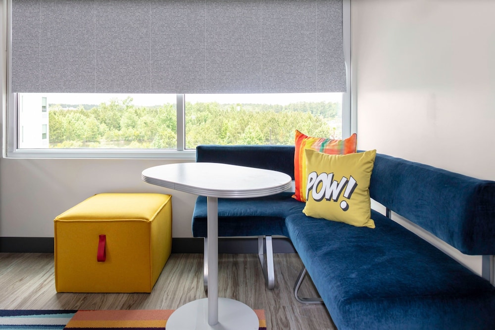 Aloft Savannah Airport 23/28