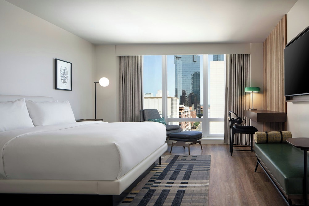Deluxe, King Bed, Courtyard View, Accessible