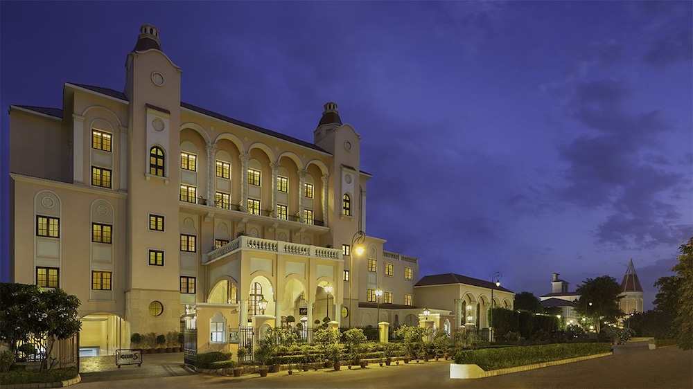 DLF Club 5 photo1