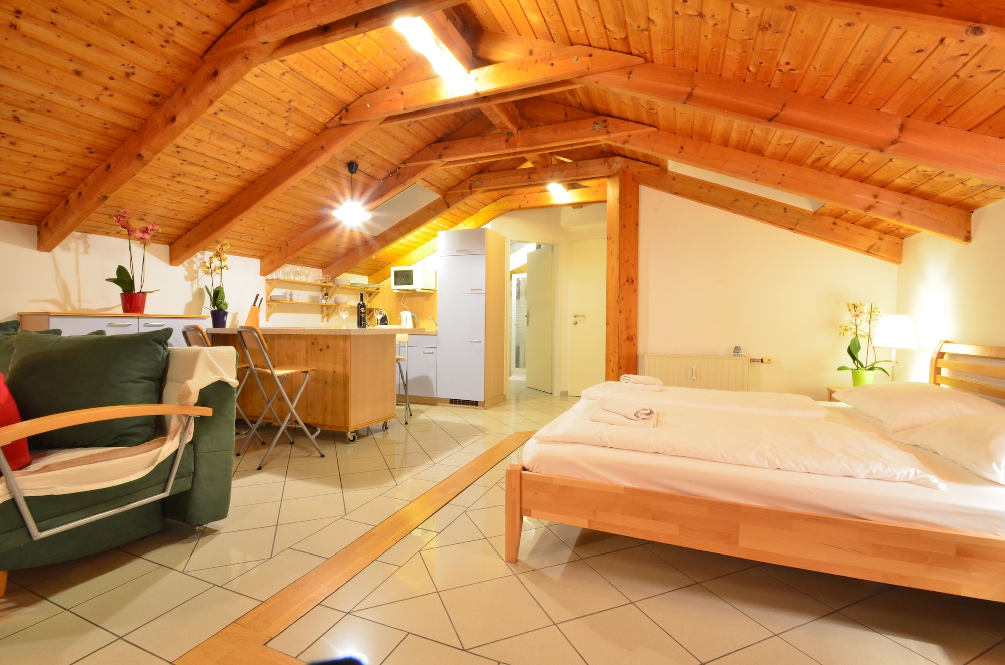 TOP, DELUXE, STUDIO, SUITE, GARDEN VIEW, TERRACE