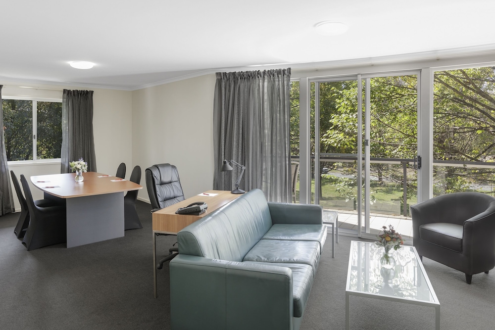 Ramada Encore by Wyndham Belconnen Canberra 28/38