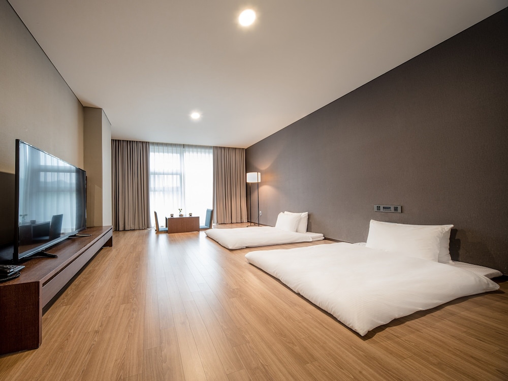 Hotel Tops 10 9/62