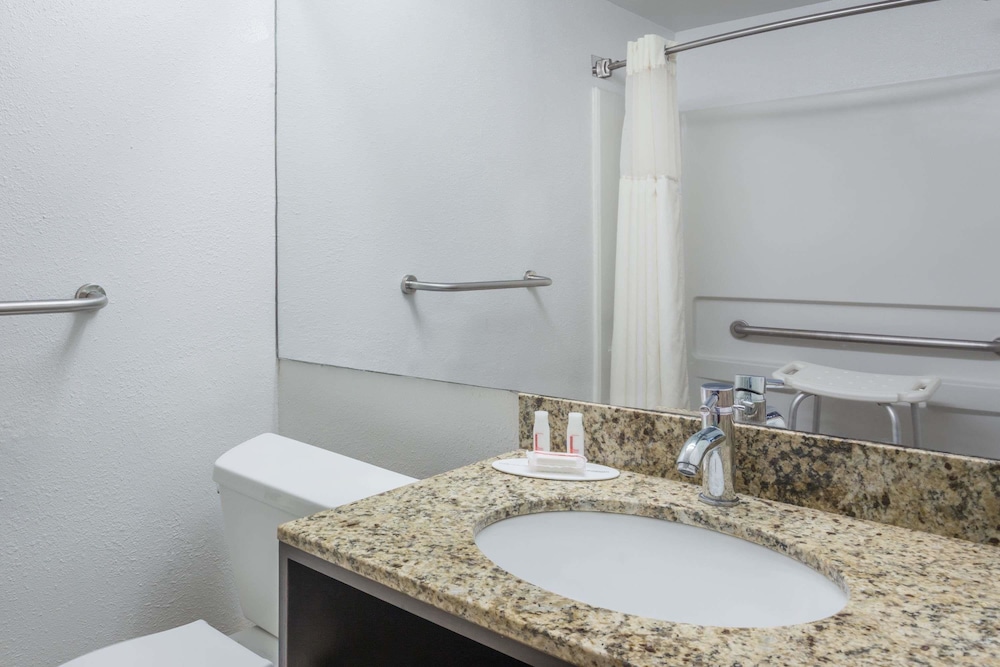 Travelodge By Wyndham Lakeland 22/55