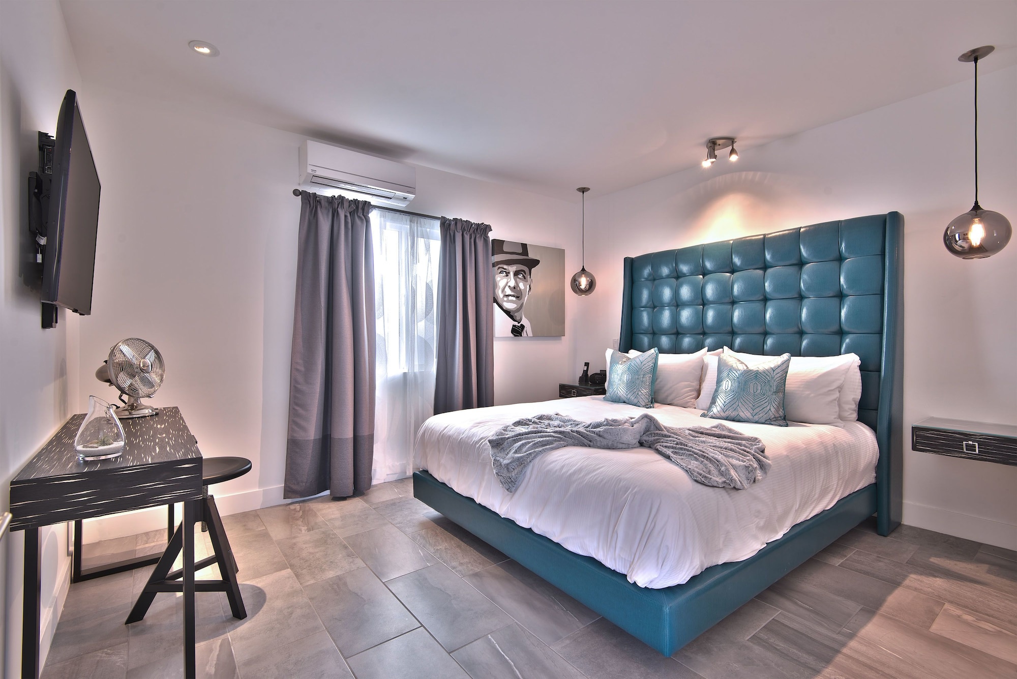 SUITE, KING BED, POOL VIEW, SOFA