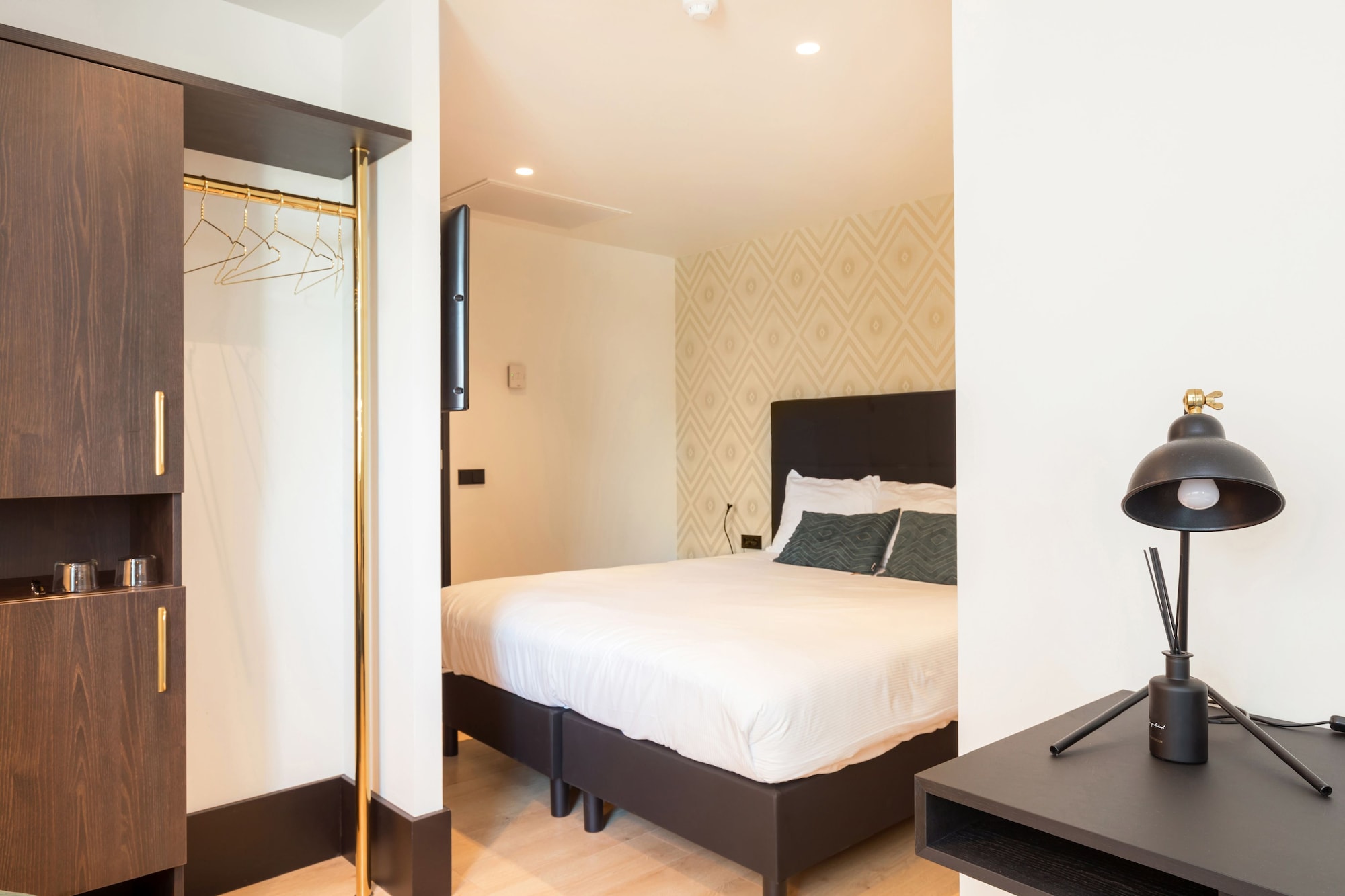 ECONOMY, KING BED