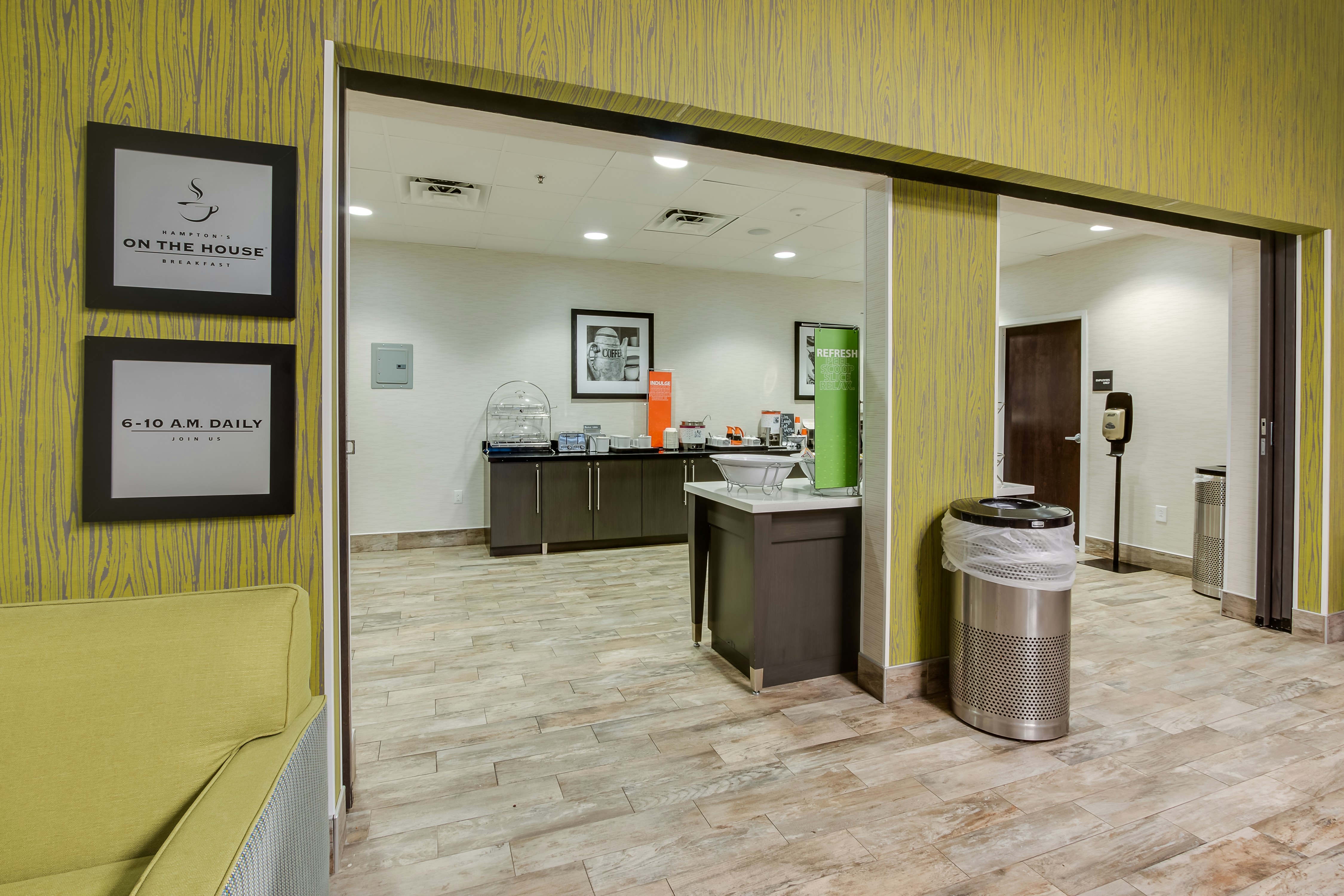 Hampton Inn White House 8/55