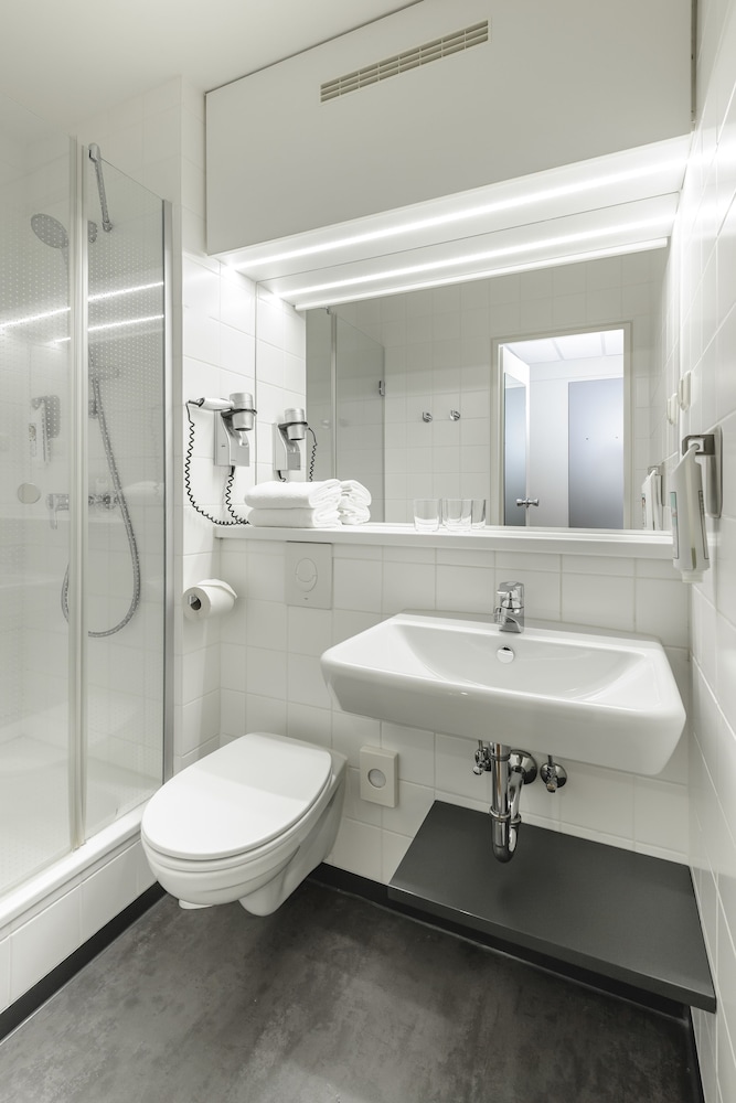 IBIS FRANKFURT MESSE WEST 16/61