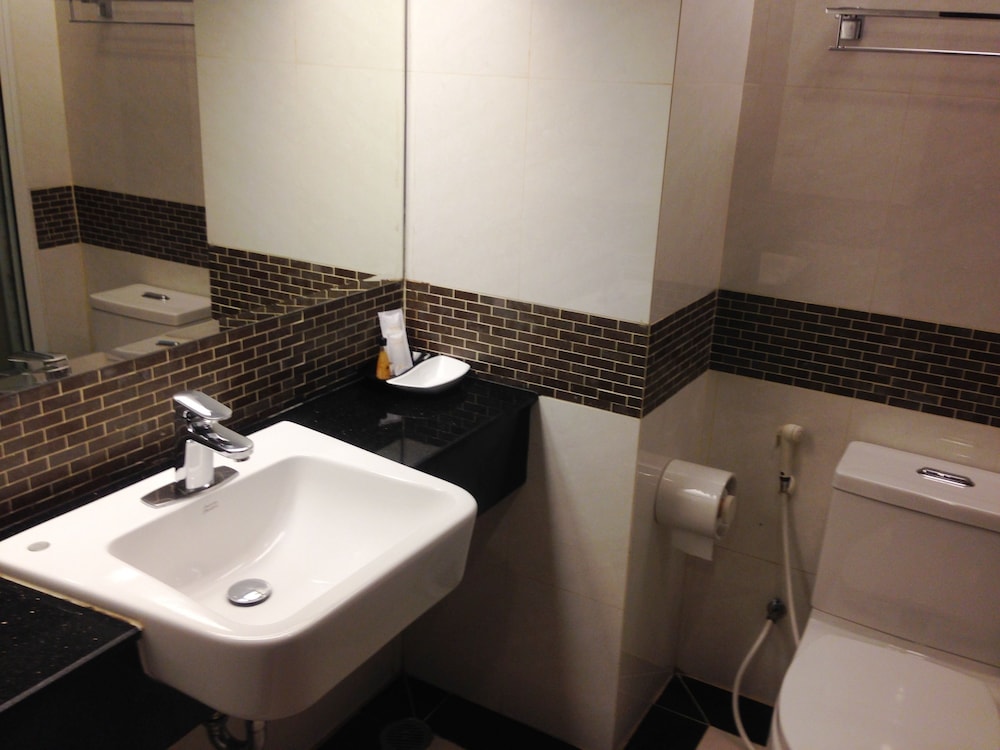 August Suites 69/69