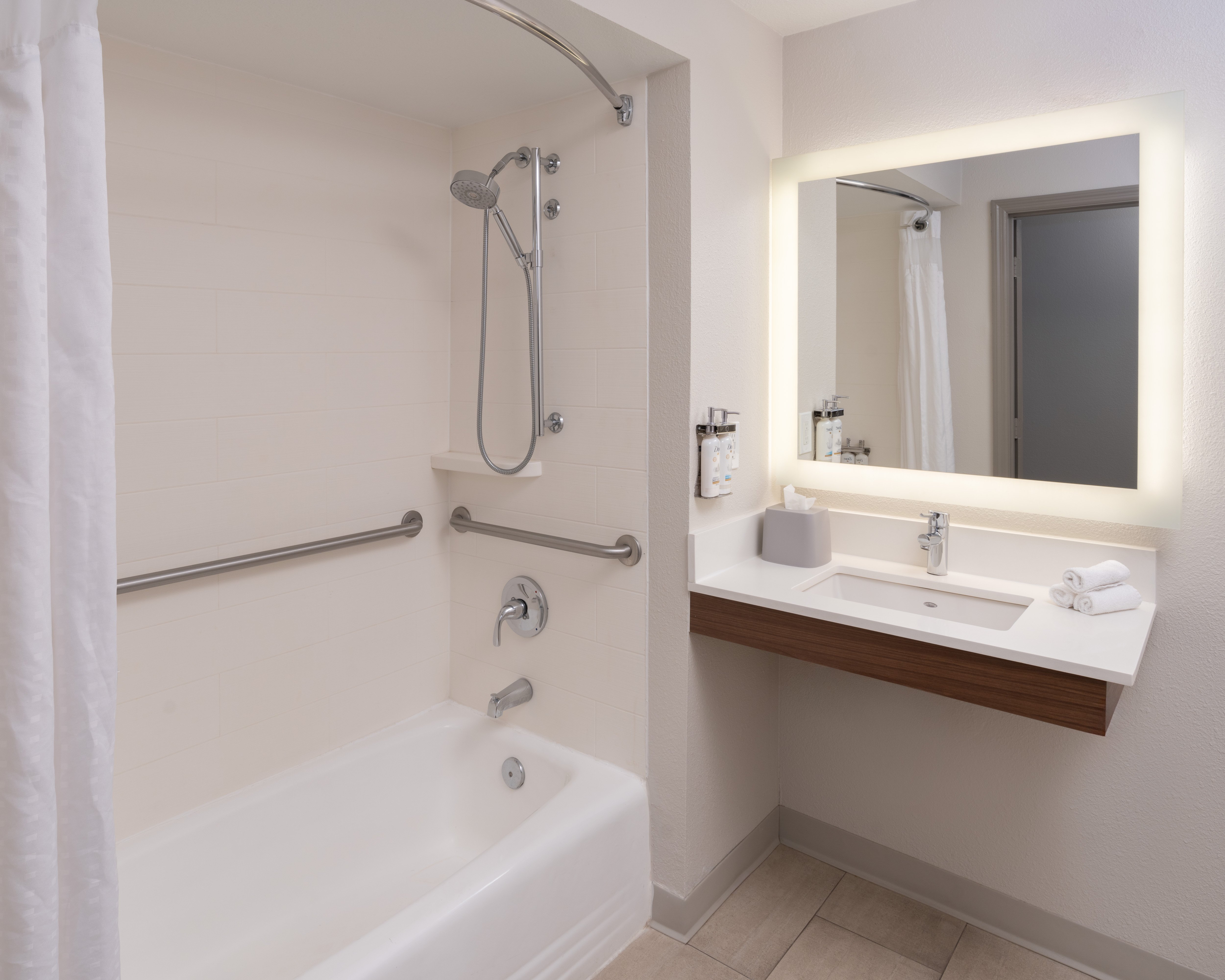 Holiday Inn Express And Suites Orlando International Airport 59/62