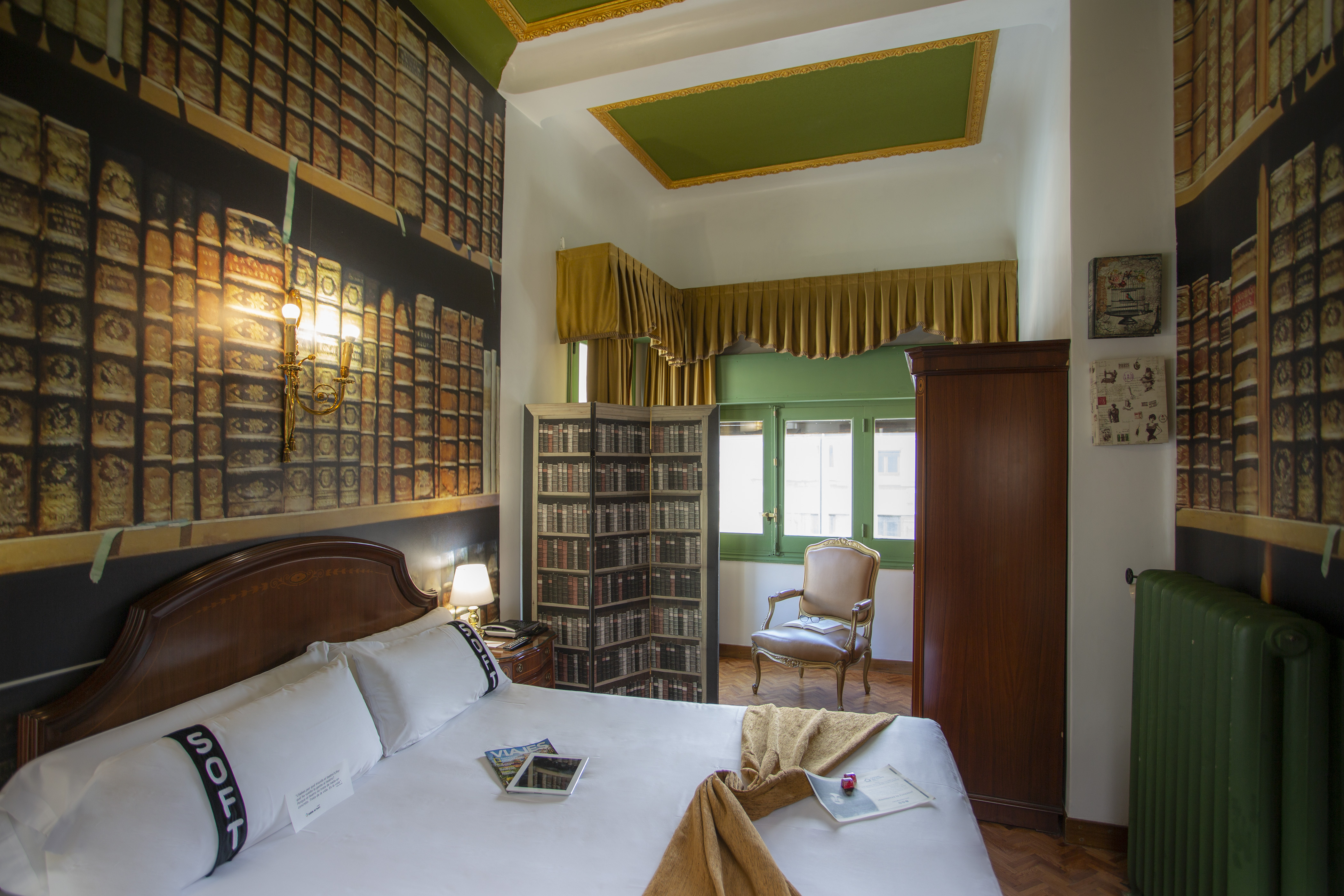ROOM, DOUBLE BED