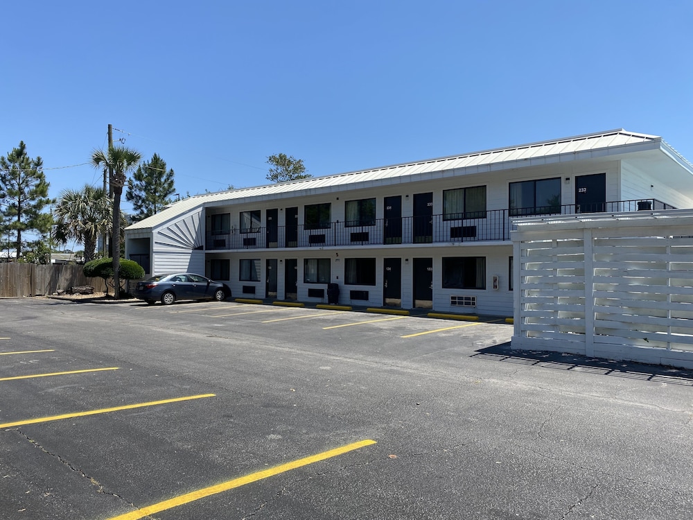 Village Inn Destin 4/52