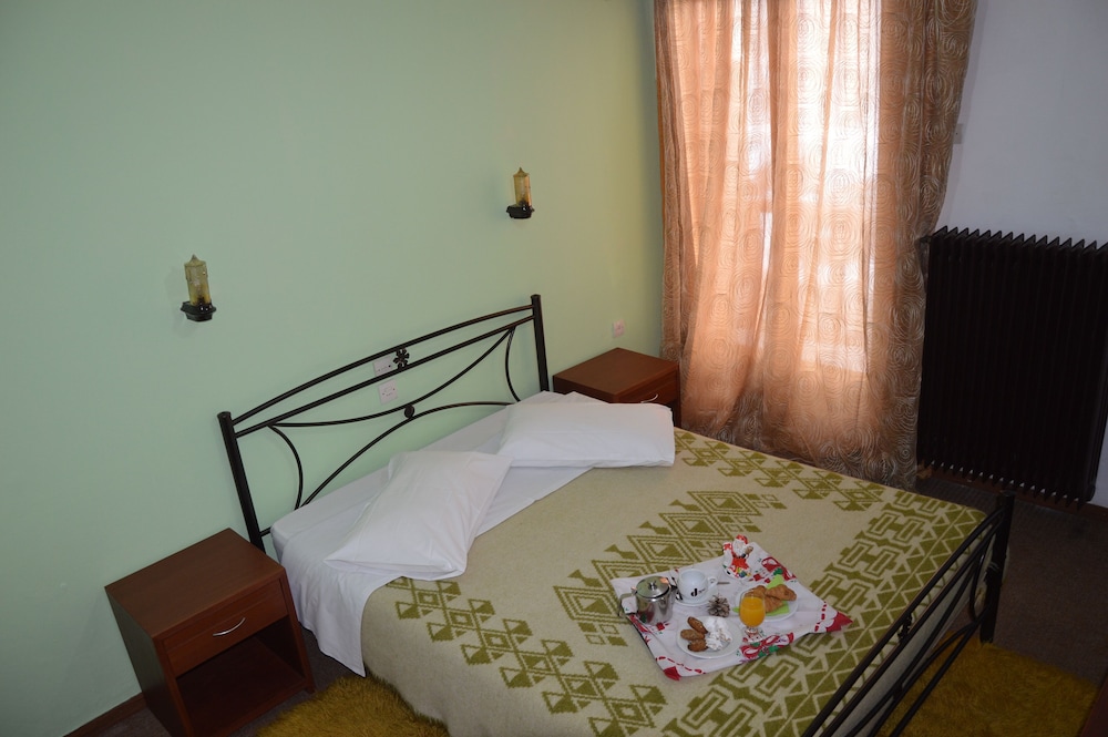 Hani Zisi Hotel 5/50