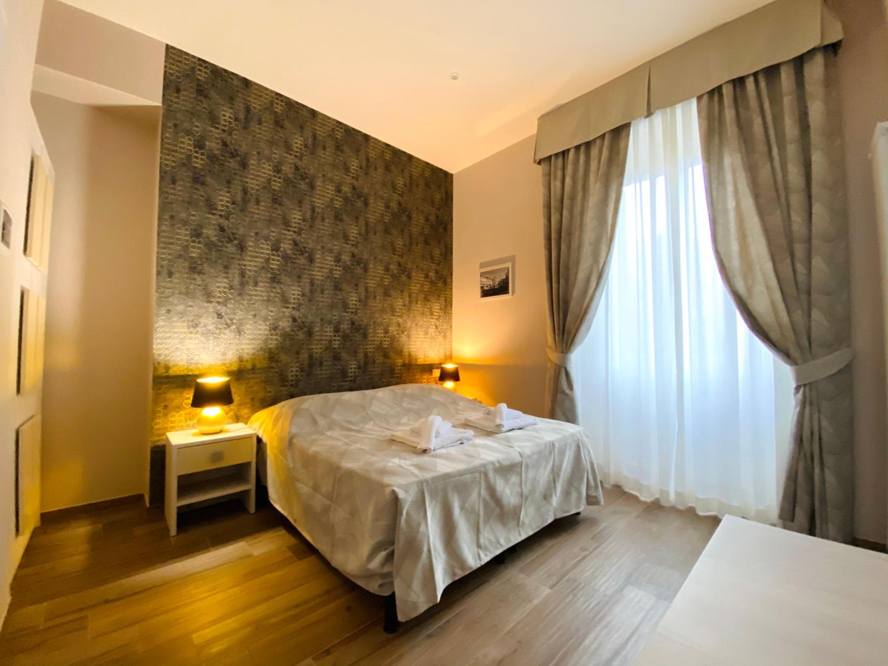 Hotelier 51 4/15