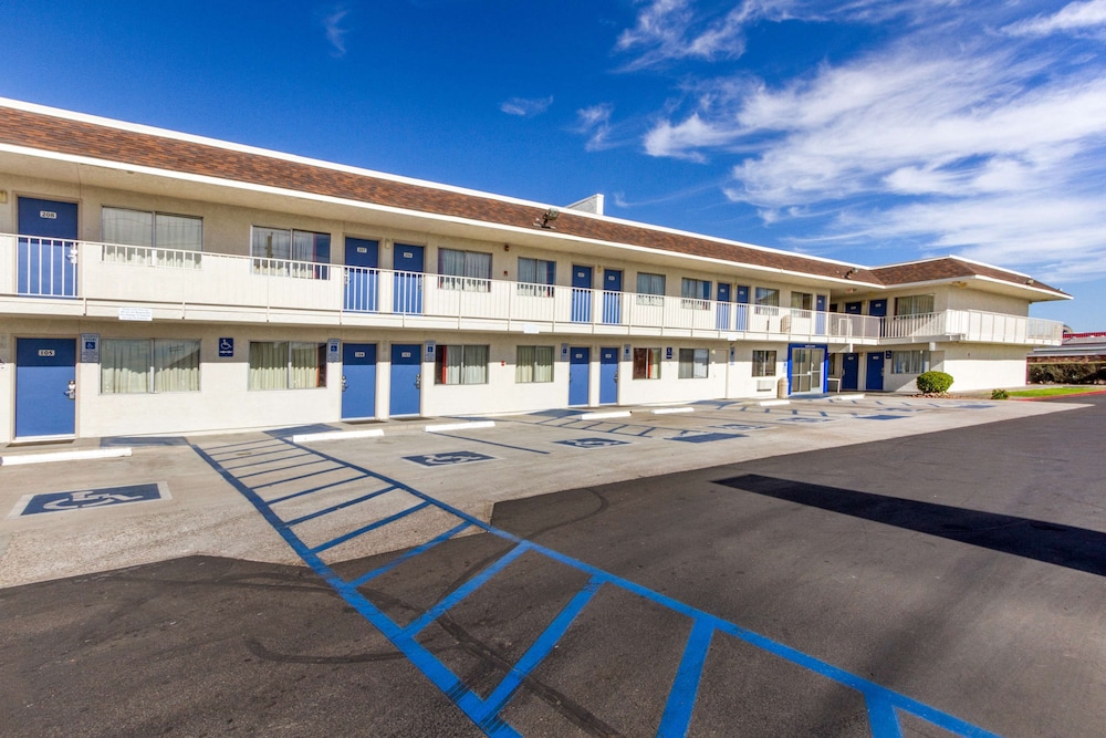 Motel6 Phoenix, AZ - North Bell Road 38/46