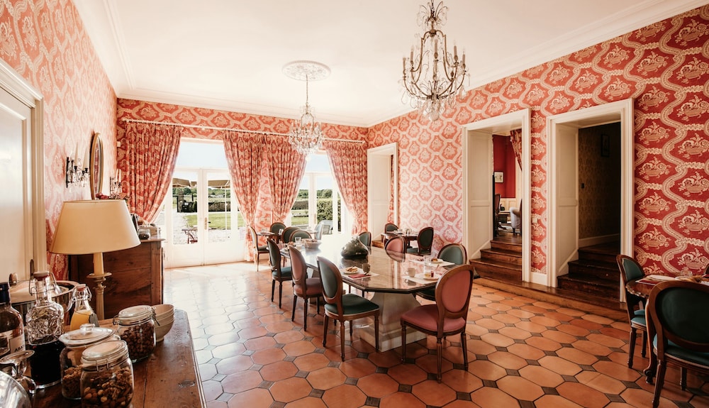 Chateau De Meyre 28/48