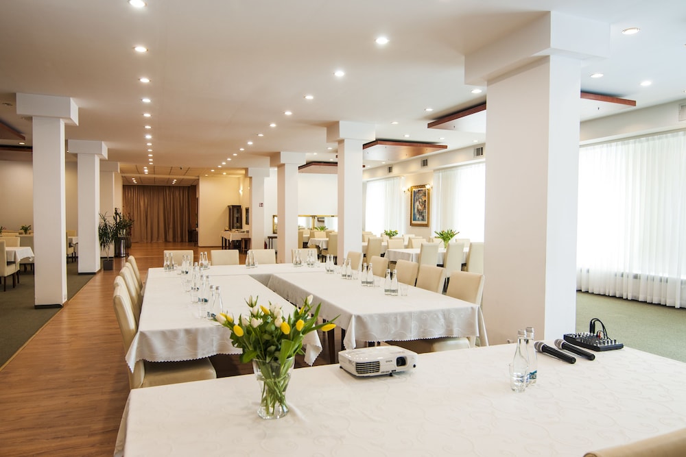 restaurant-cafeteria