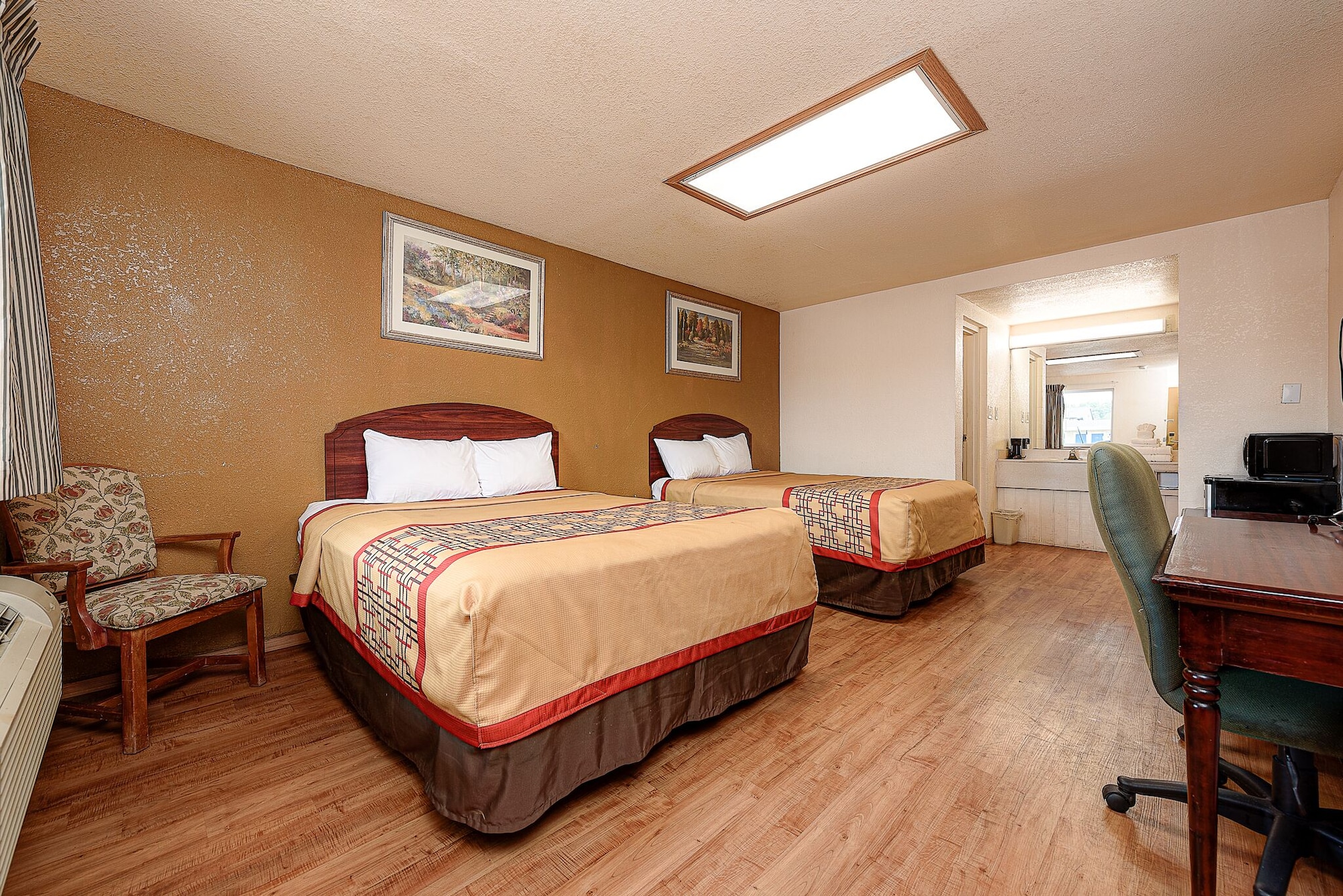 غرفة قياسية بسريرين كوين، Guest Inn Rogers 5/10