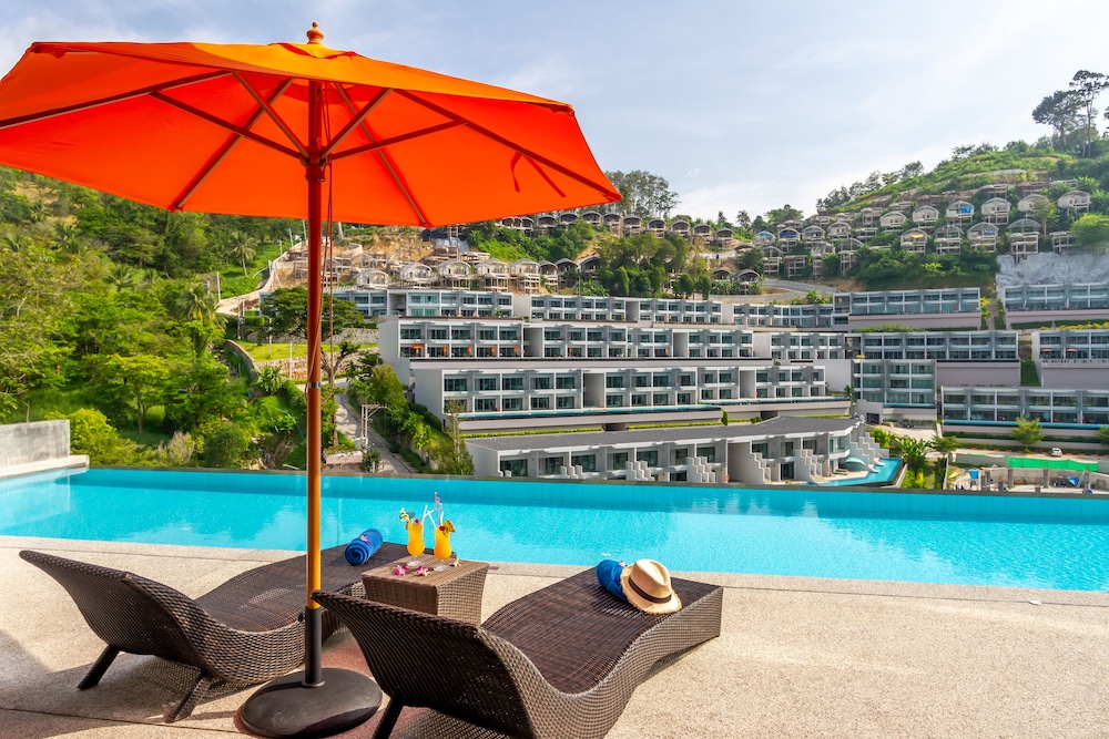 Patong Bay Hill Resort 33/70