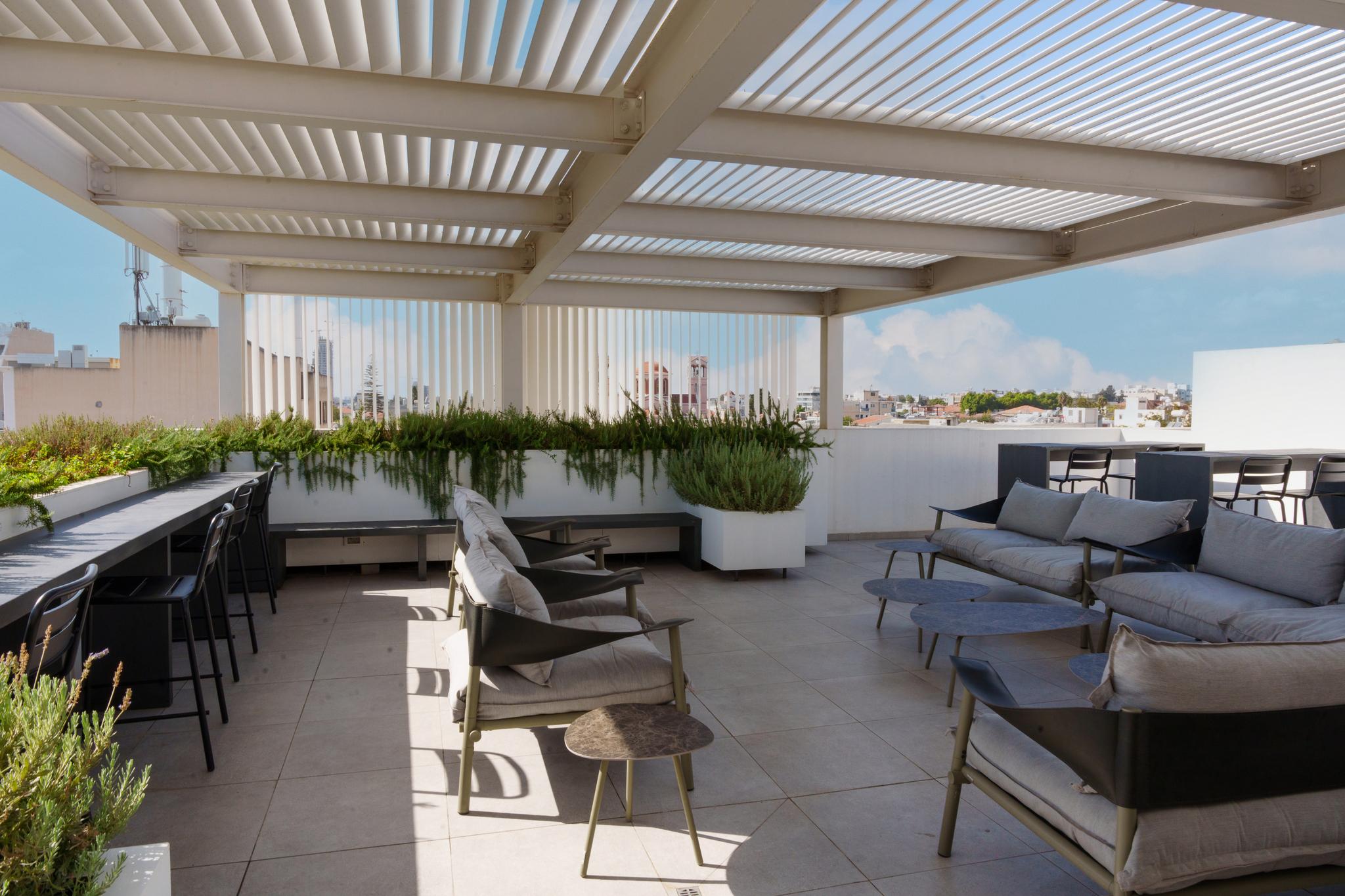 1 BEDROOM, SUITE