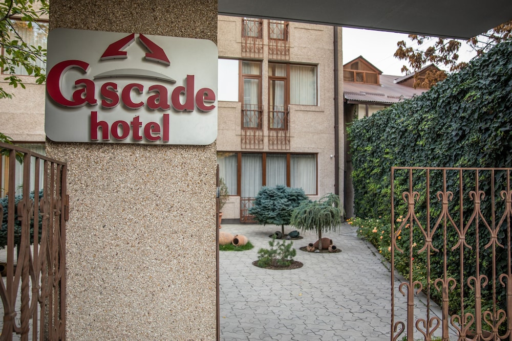 Cascade Hotel 7/46