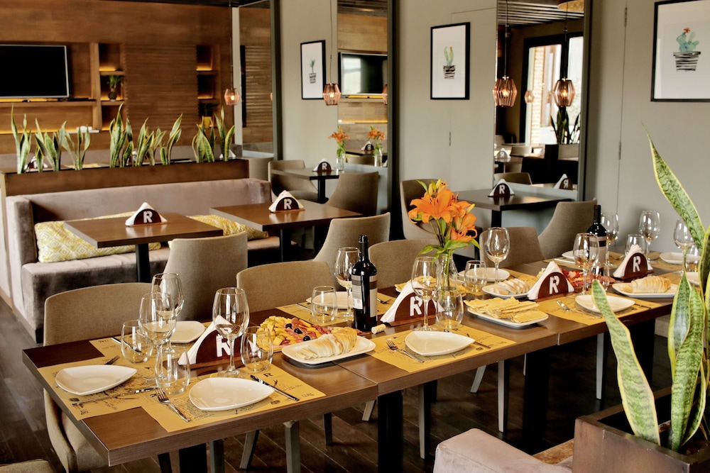 MULEN HOTEL TANDIL 57/61