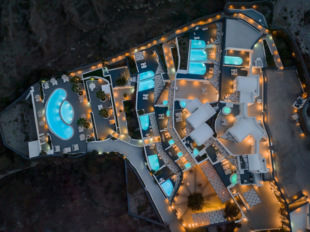 Amber Light Villas 66/70