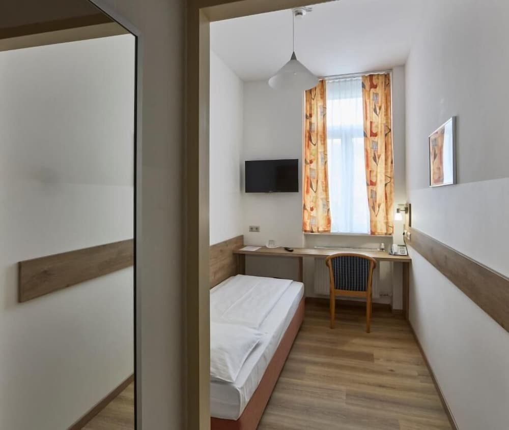 Terminus Hotel 35/50