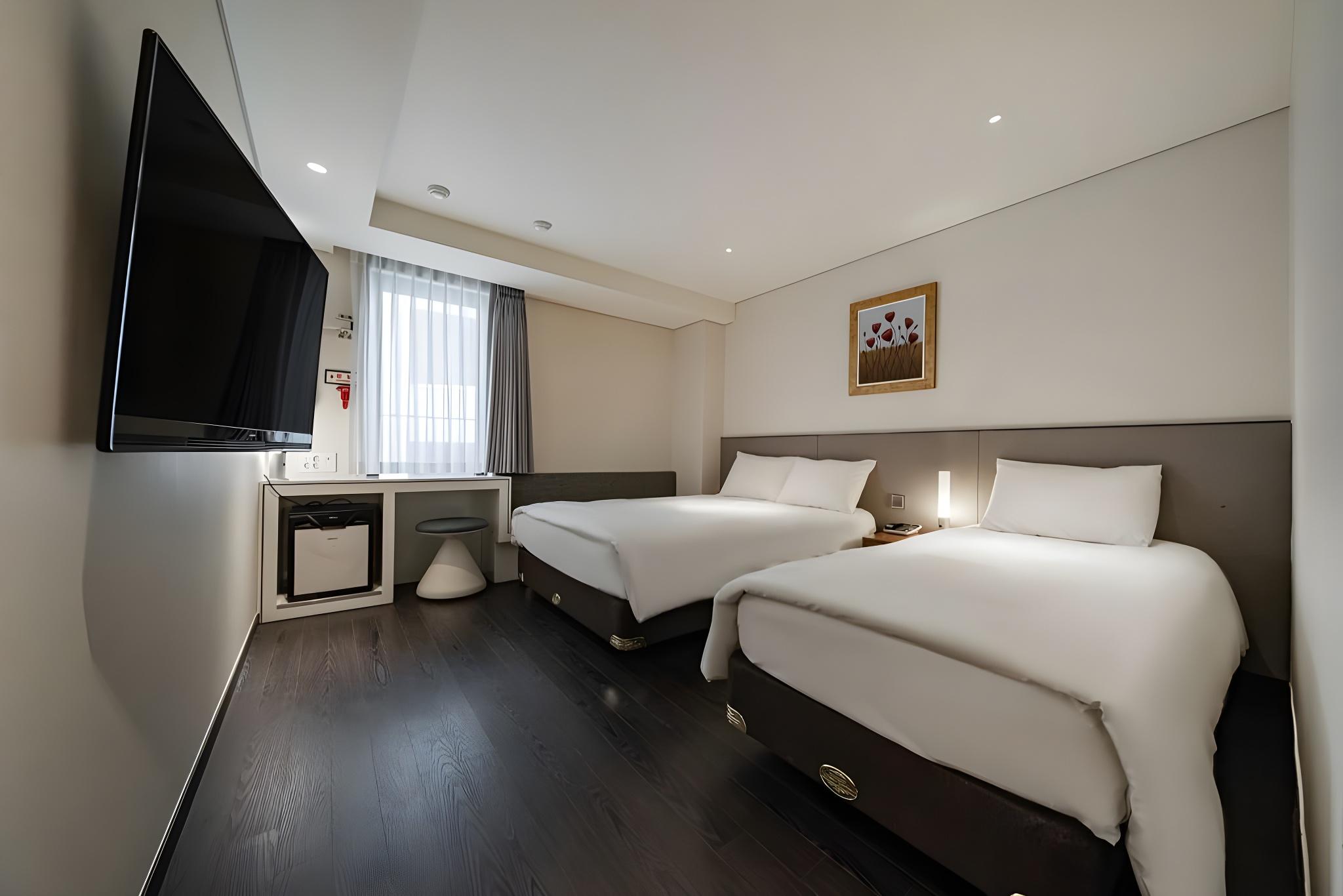 Family, Twin Beds, No Parking