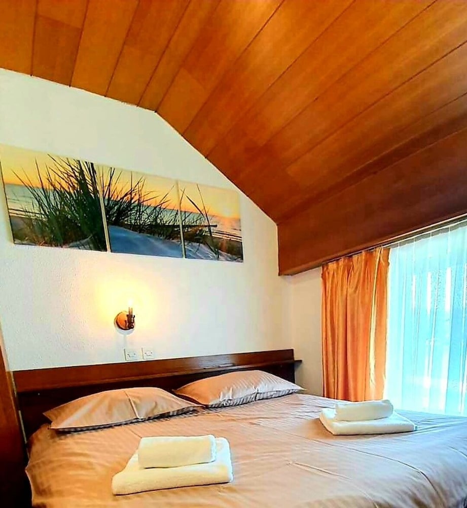 ROOM, DOUBLE BED
