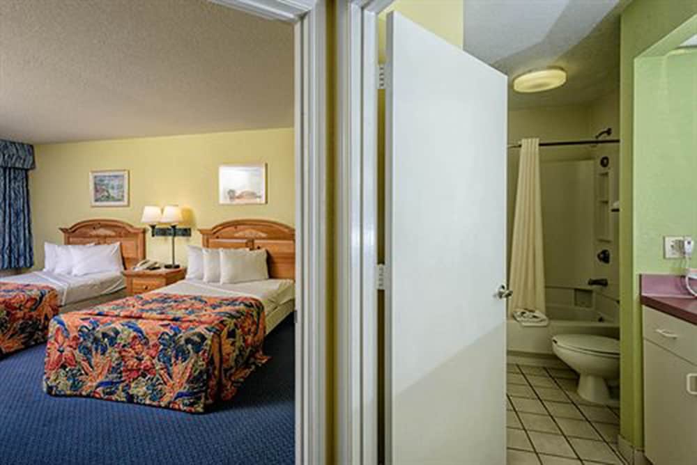 Seralago Hotel and Suites Main Gate East 8/32