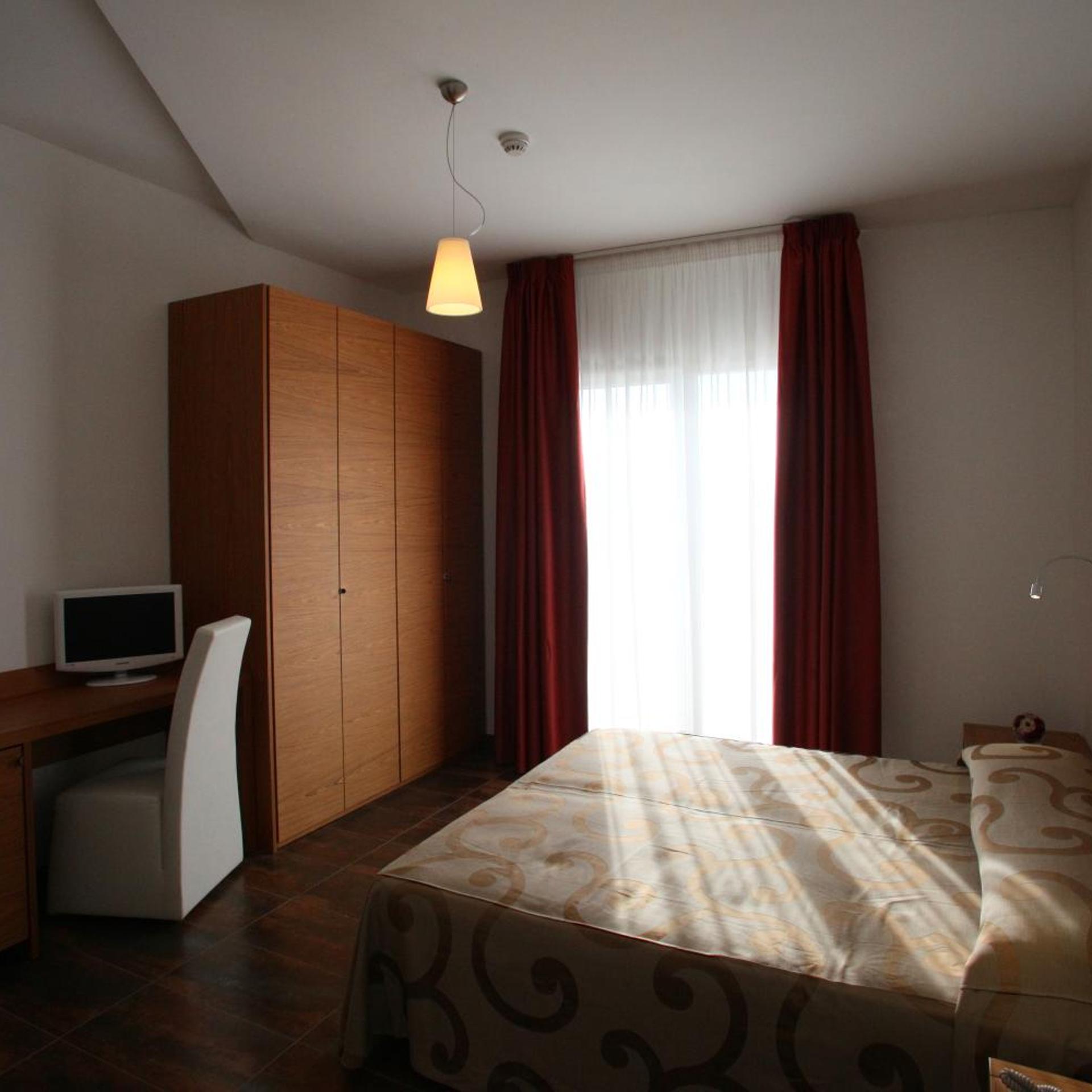 غرفة ثلاثية، Sciali Hotel 5/10