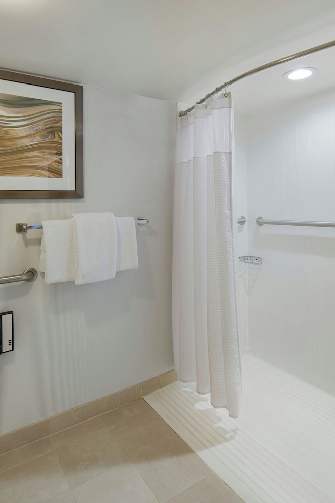 Courtyard by Marriott Columbus West 37/39