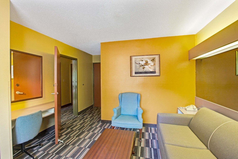 Microtel Inn And Suites Gatlinburg 24/29
