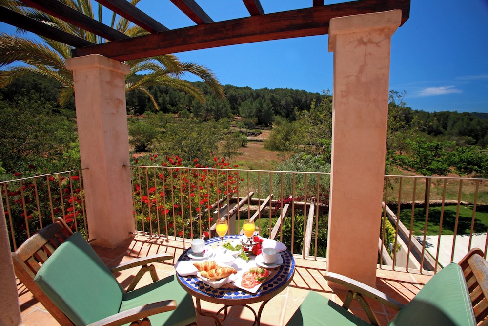 Can Lluc Boutique Country Hotel & Villas 78/92