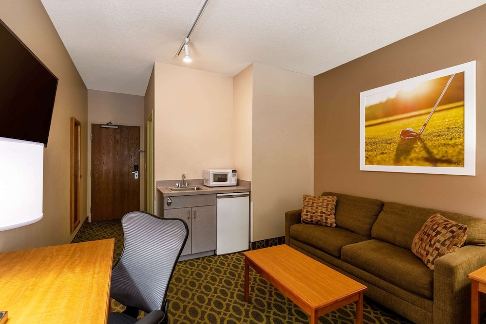 Days Inn & Suites by Wyndham Madison 33/41