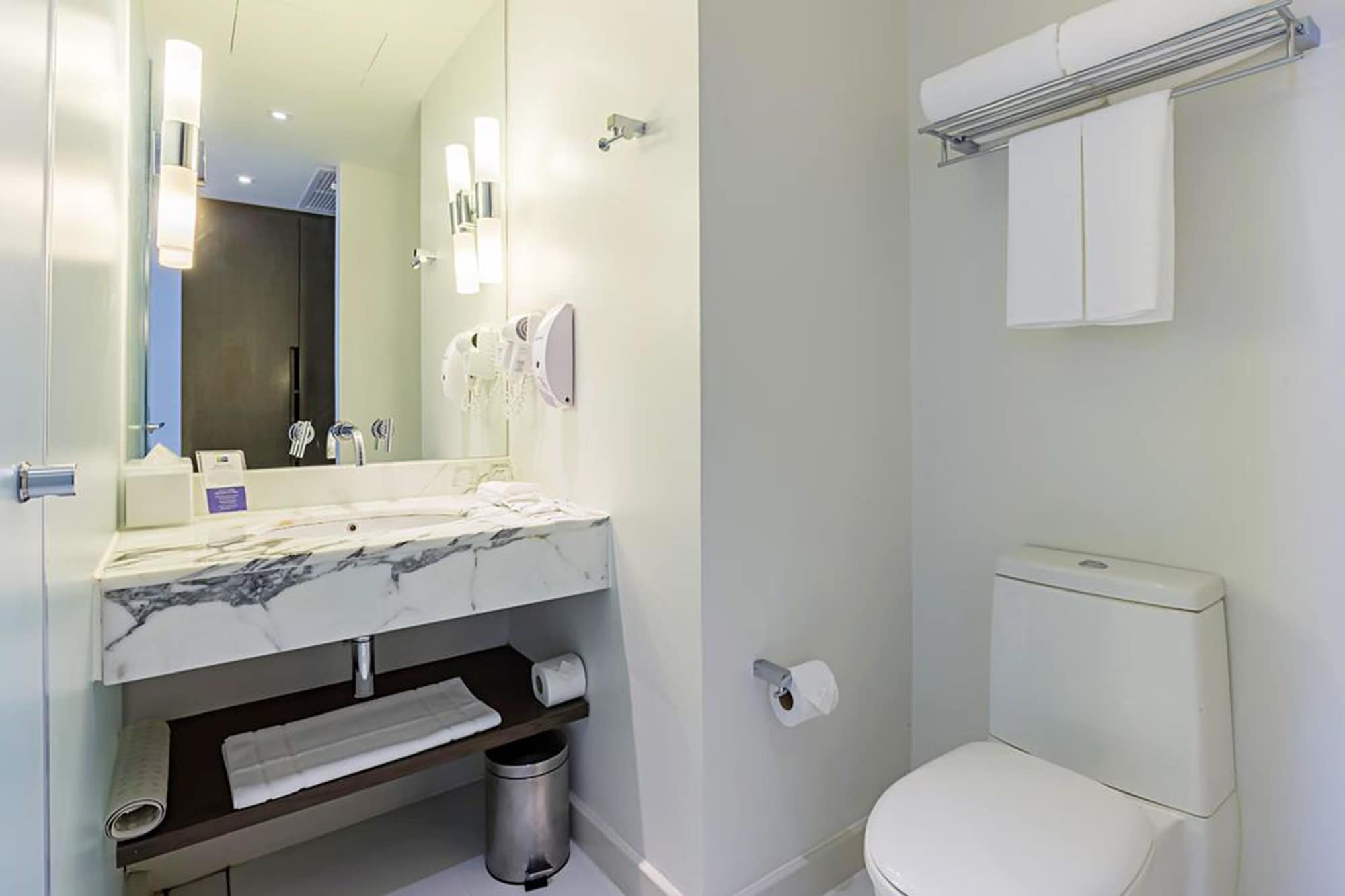 Room, Queen Bed, Stadium View, Accessible، Holiday Inn Express Bangkok Siam 5/7