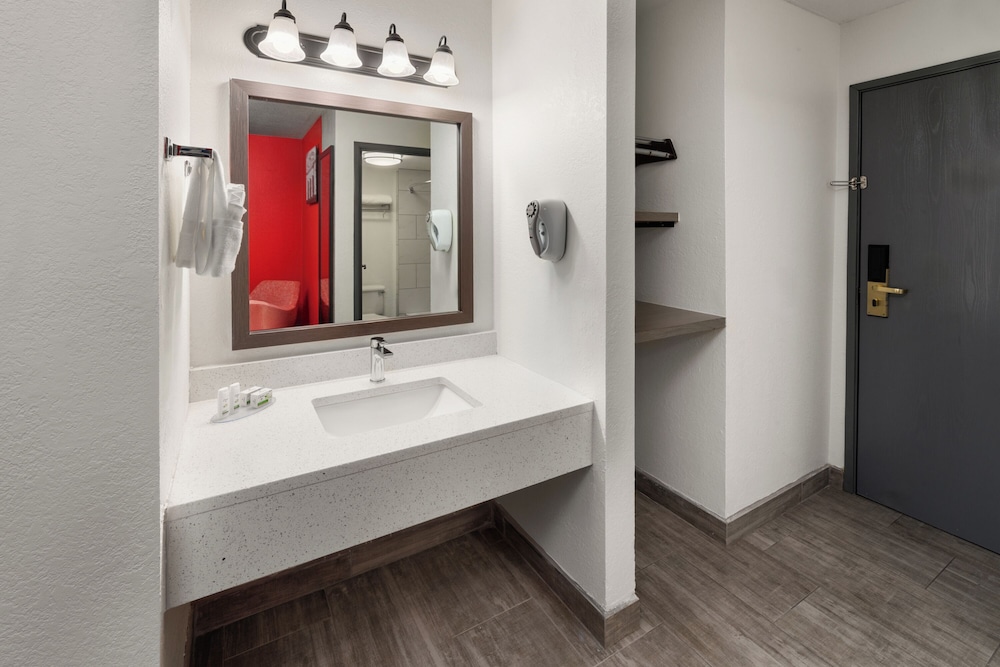 SYLO Hotel Denver Airport, a Ramada by Wyndham 56/57