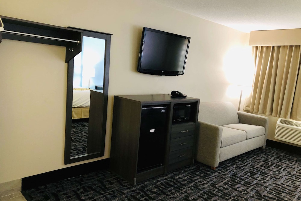Baymont By Wyndham Joliet 33/50