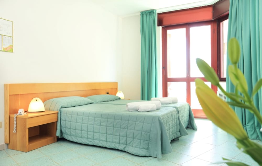 ROOM, QUADRUPLE, SEA VIEW, BALCONY
