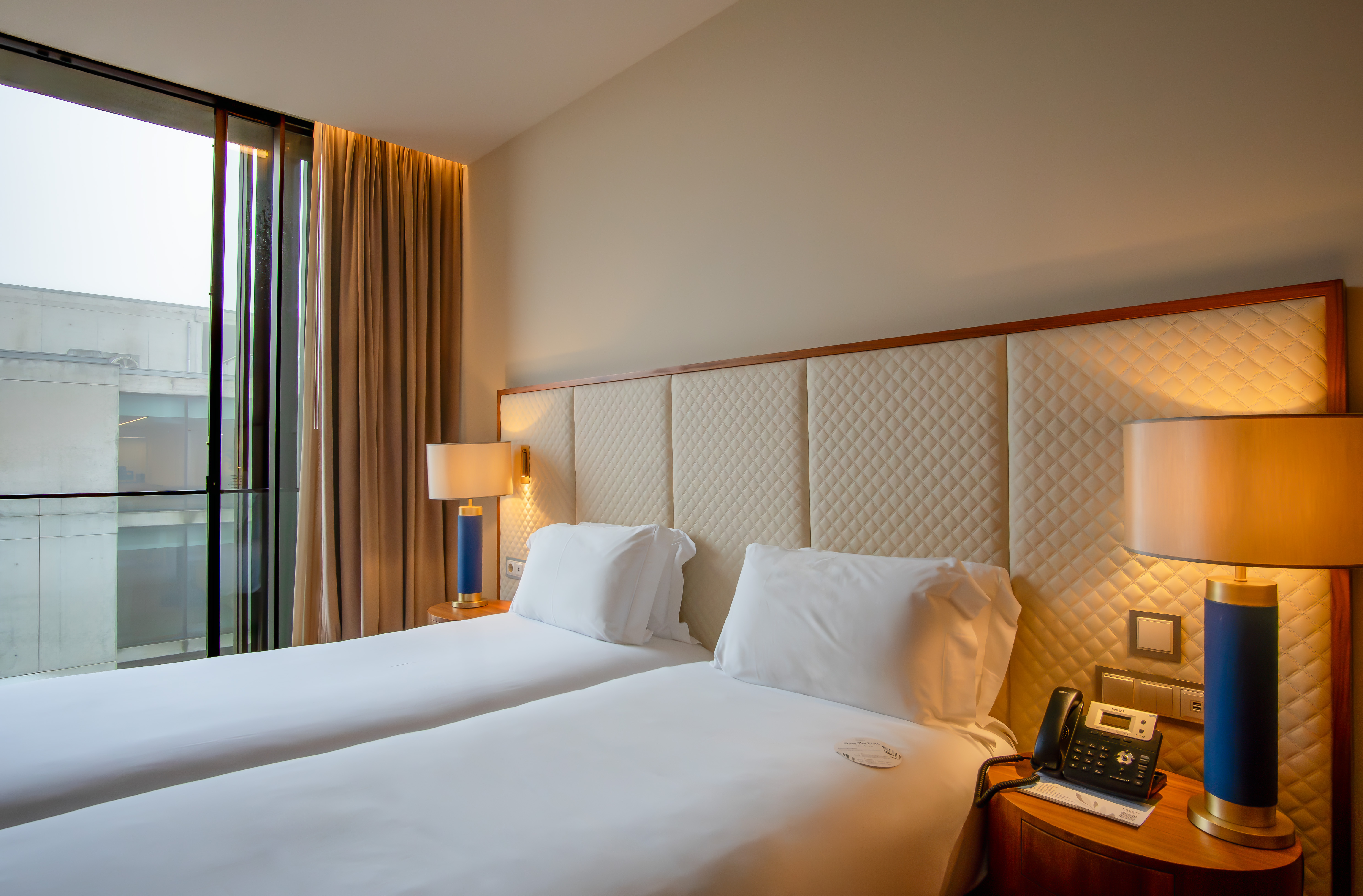Deluxe, Twin Beds, French Balcony، Boeira Garden Hotel Porto Gaia, Curio Collection by Hilton 2/6