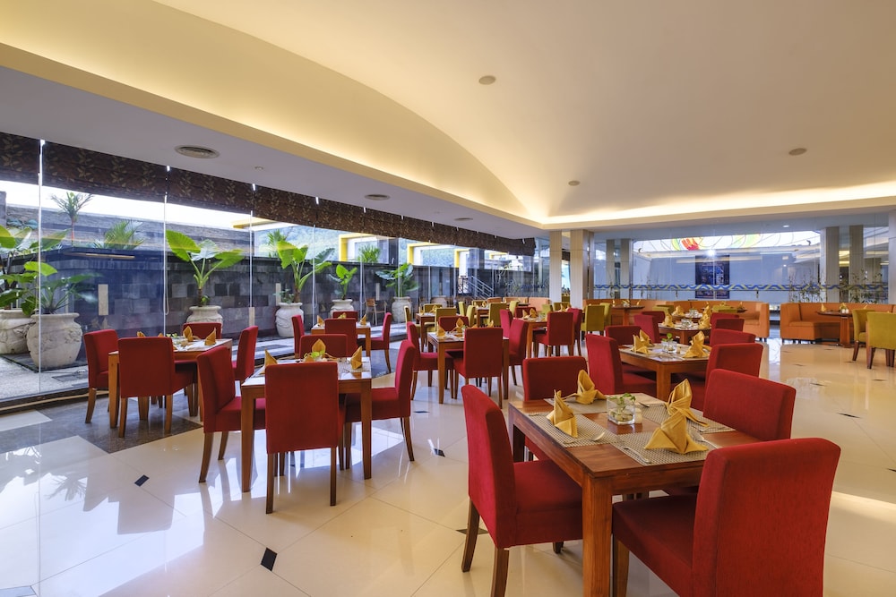 Grand Artos Hotel & Convention 43/49