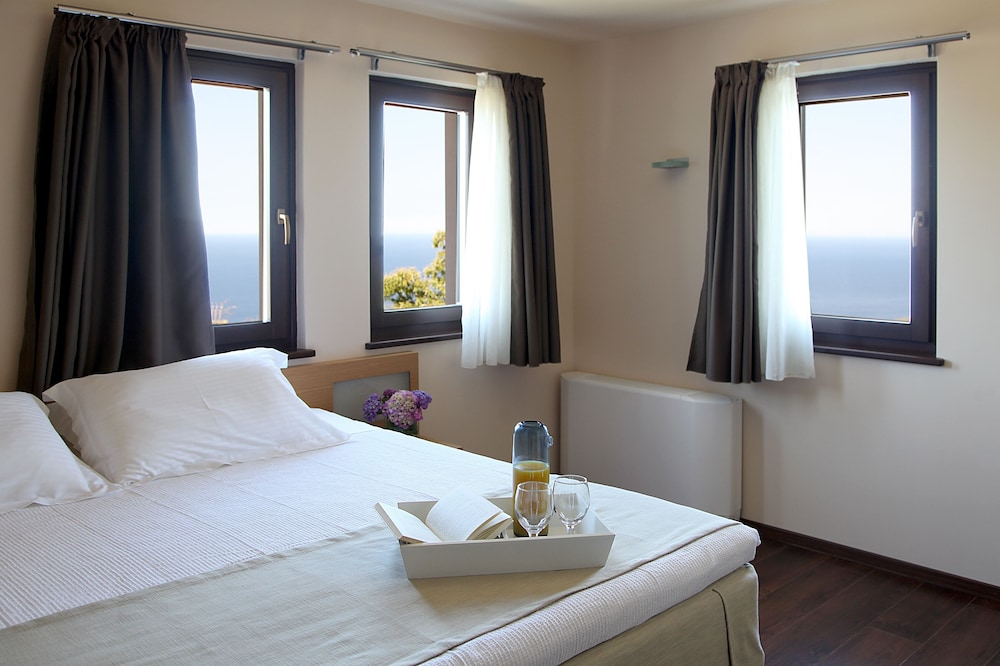 Theta Hotel 3/36