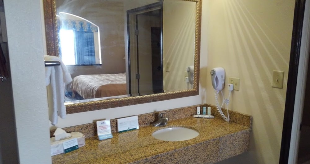 Quality Inn & Suites Corpus Christi Beachside 18/39