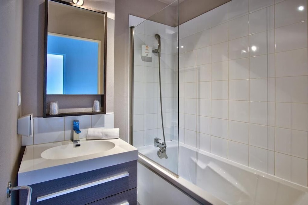 Adonis Hotel Bayonne 55/58