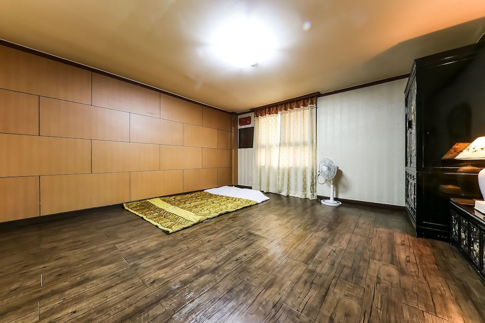 Kyungha Spa Hotel 35/56