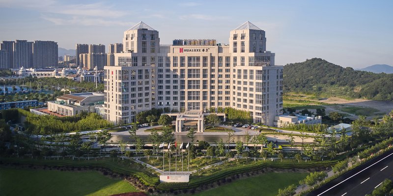 Hualuxe Ningbo Harbor City 3/45