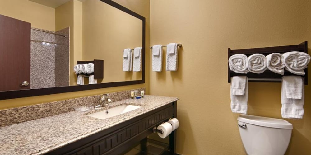 غرفة قياسية بسريرين كوين، Best Western Plus Carrizo Springs Inn And Suites 7/9