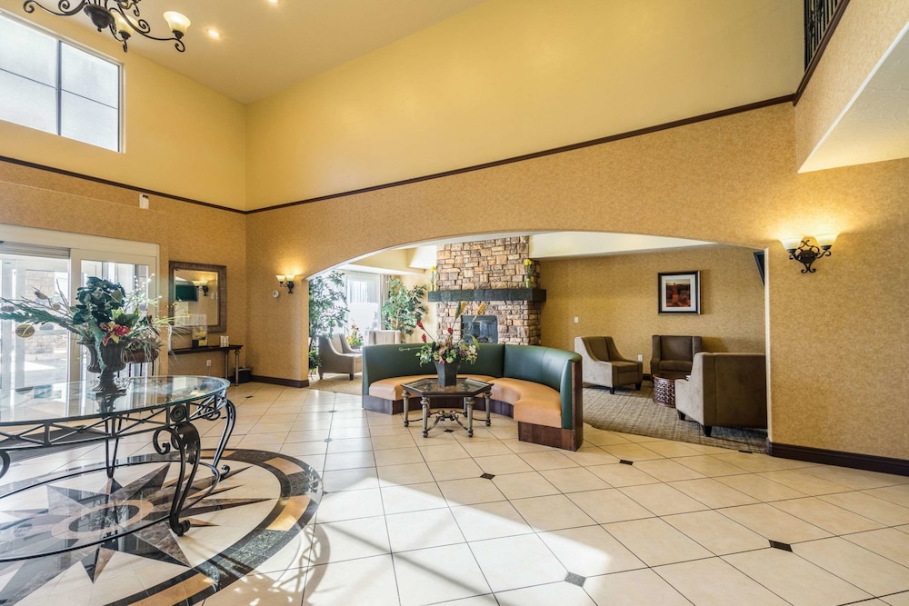 Comfort Inn & Suites Cedar City South, UT 23/36
