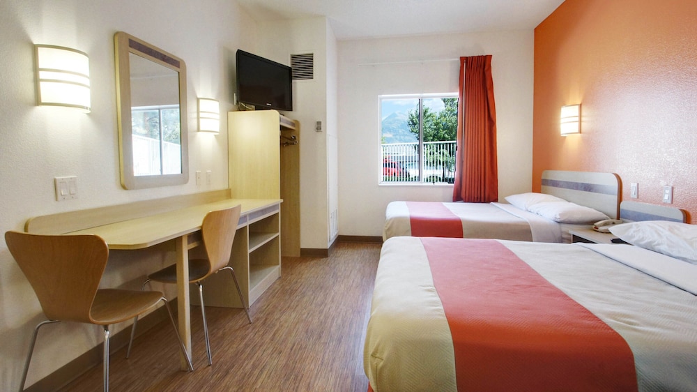 Motel6 Lehi, UT – Thanksgiving Point 9/15