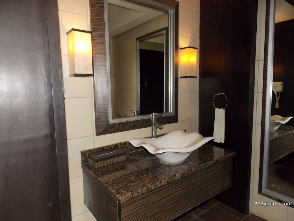 Planta Centro Bacolod Hotel Residences 43/46